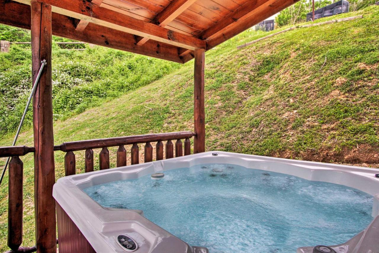 Expansive Gatlinburg Cabin Hot Tub, Deck And Grill! Ngoại thất bức ảnh