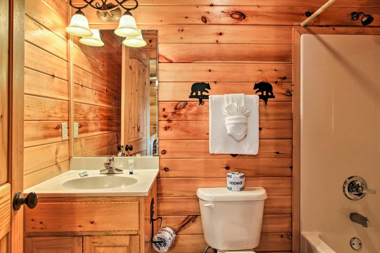 Expansive Gatlinburg Cabin Hot Tub, Deck And Grill! Ngoại thất bức ảnh