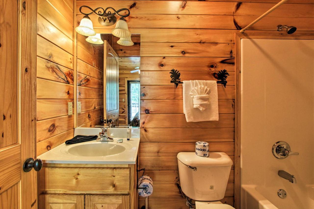 Expansive Gatlinburg Cabin Hot Tub, Deck And Grill! Ngoại thất bức ảnh